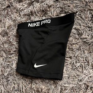 NWOT Nike shorties XS